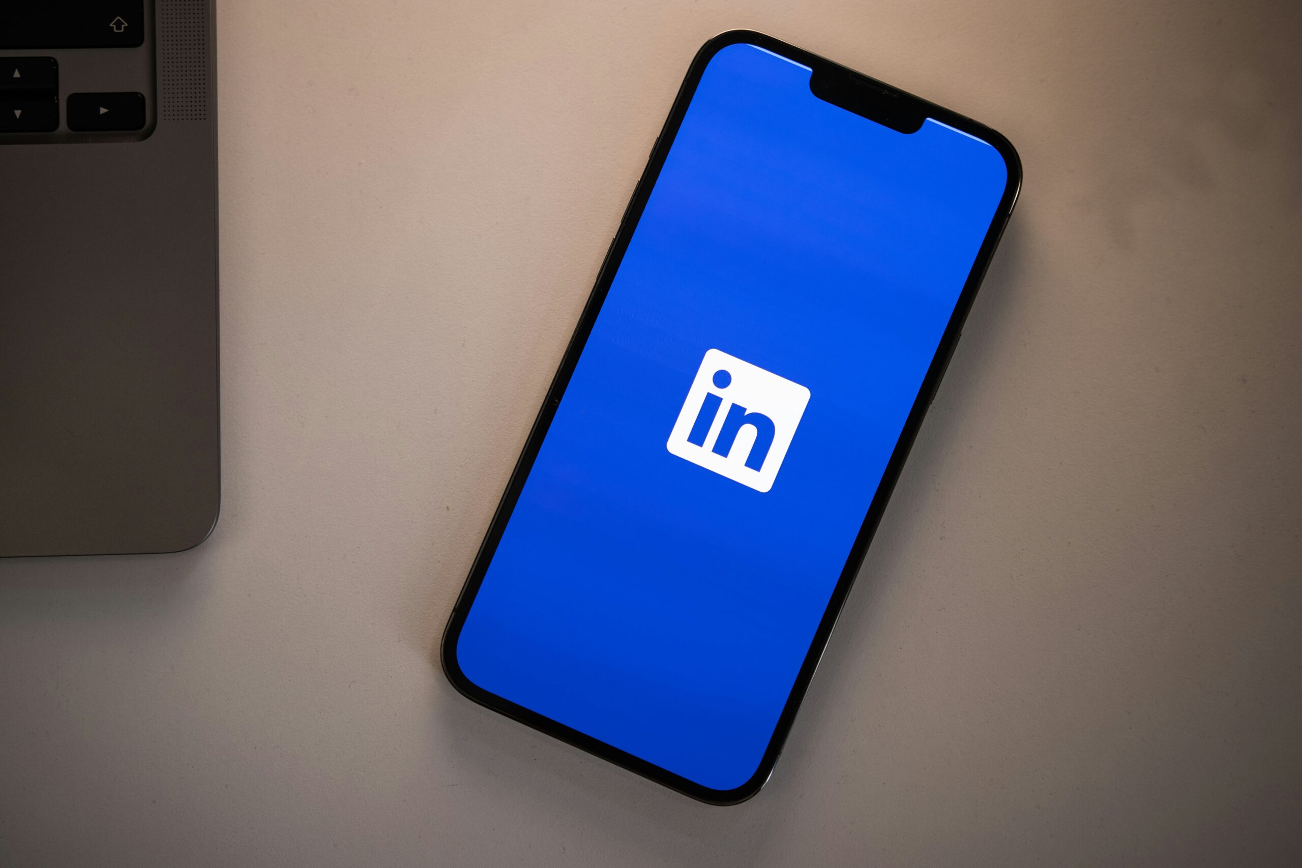 LinkedIn Ads im B2B: Kosten, Targeting & Kampagnen-Guide 2026